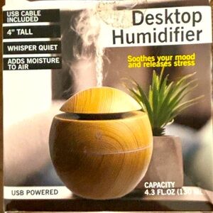 NIB~Desktop Humidifier with Color Changing Lights. Comes with USB Cord.